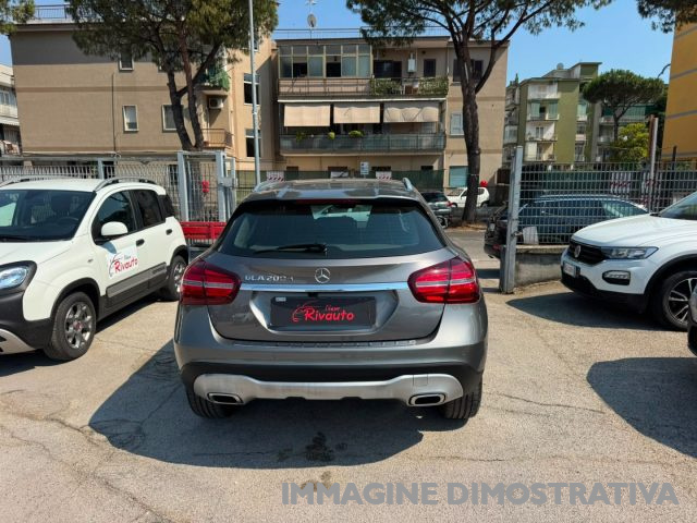 MERCEDES-BENZ GLA 200 usata, con Controllo automatico clima