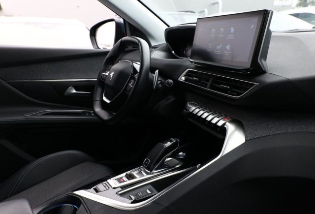 PEUGEOT 5008 usata, con Sistema di navigazione