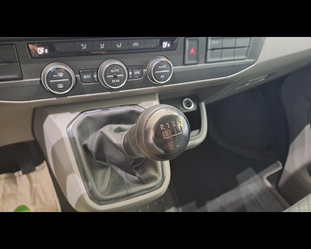 VOLKSWAGEN T6 Caravelle usata, con Bracciolo