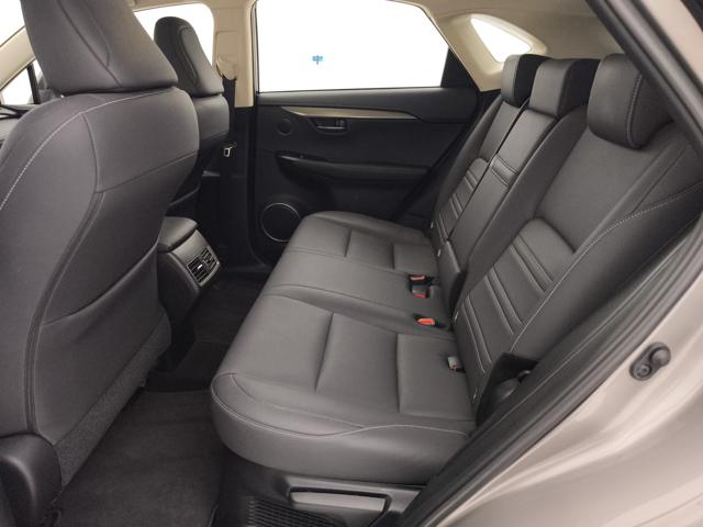 LEXUS NX 300h usata, con Sedile posteriore sdoppiato