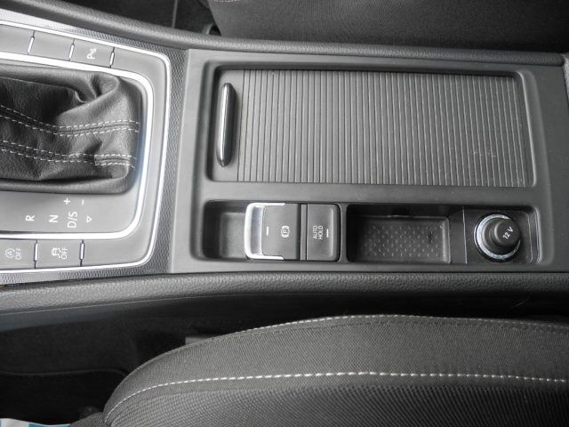 VOLKSWAGEN Golf GTD usata, con Airbag testa