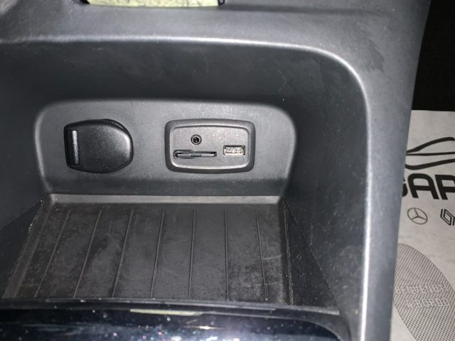 RENAULT Captur usata, con USB