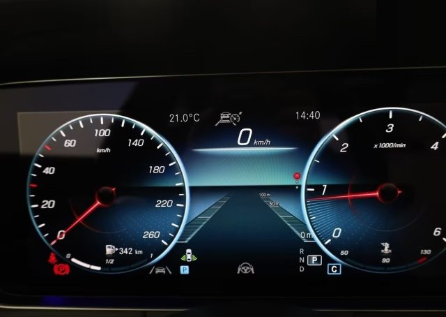 MERCEDES-BENZ E 220 usata, con Interni in pelle