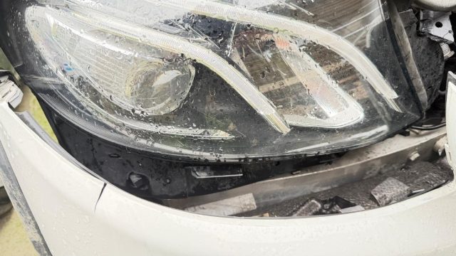 MERCEDES-BENZ E 220 usata, con Fari LED