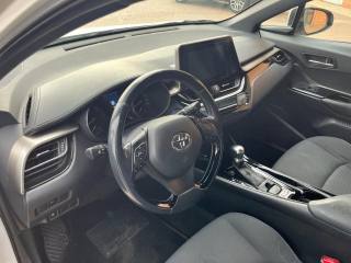 TOYOTA C-HR usata, con Autoradio