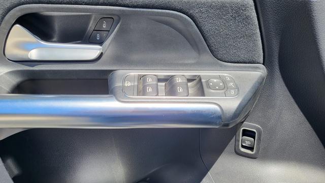 MERCEDES-BENZ GLA 200 usata, con Park Distance Control