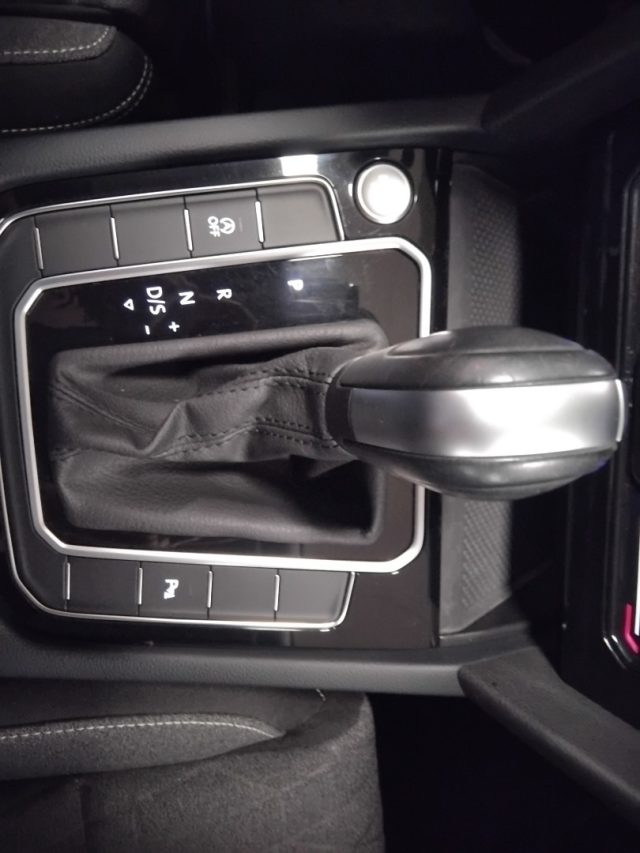 VOLKSWAGEN Passat usata, con Airbag testa