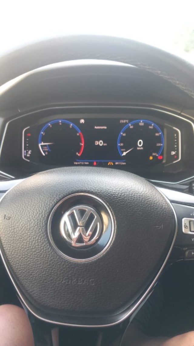 VOLKSWAGEN T-Roc usata, con Controllo trazione