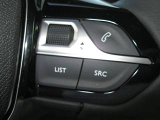 PEUGEOT 2008 usata, con Sistema di navigazione