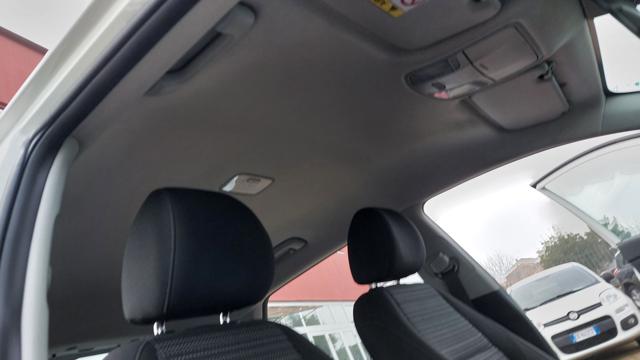 KIA Stonic usata, con Sedile posteriore sdoppiato