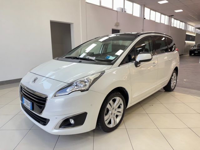 PEUGEOT 5008 usata, con Airbag