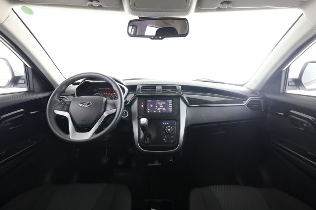 MAHINDRA KUV100 usata 4