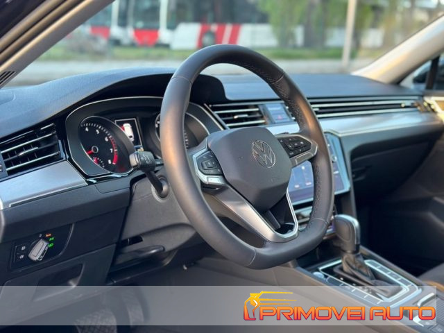 VOLKSWAGEN Passat Variant usata, con Airbag
