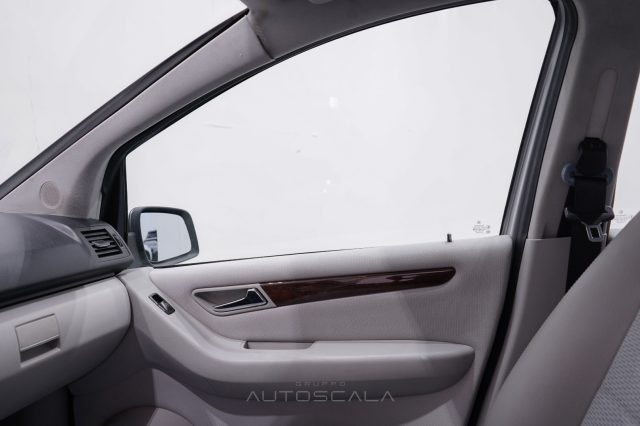 MERCEDES-BENZ A 180 usata, con Specchietti laterali elettrici