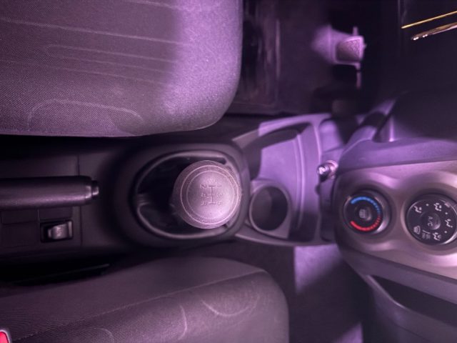 TOYOTA Yaris usata 11