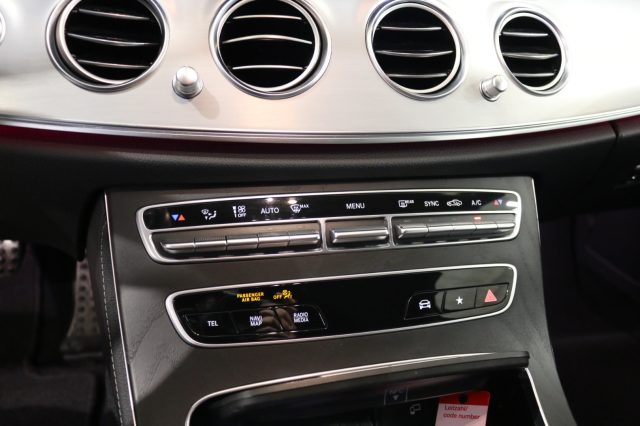 MERCEDES-BENZ E 220 usata 23