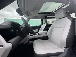 LAND ROVER Defender usata, con Park Distance Control