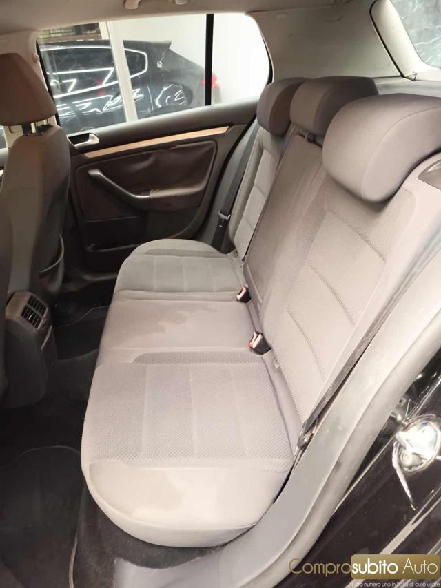 VOLKSWAGEN Golf usata, con Airbag testa