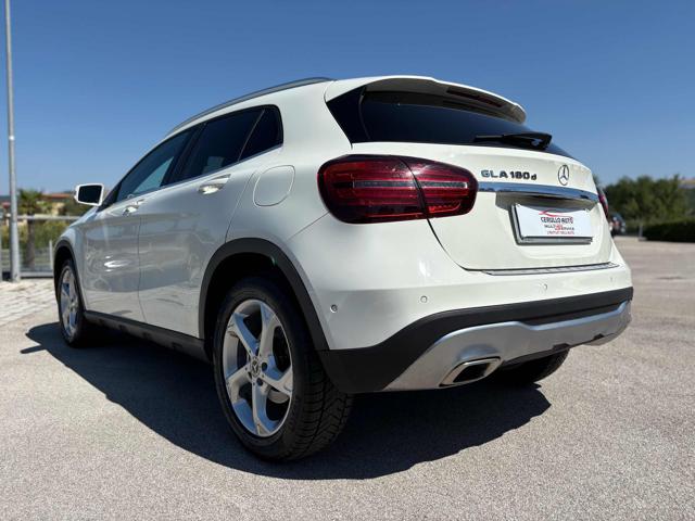 MERCEDES-BENZ GLA 180 usata, con Alzacristalli elettrici