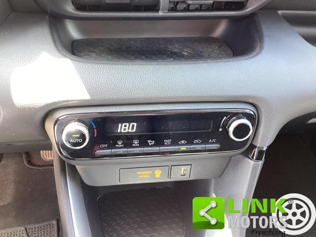 TOYOTA Yaris usata, con Fari LED