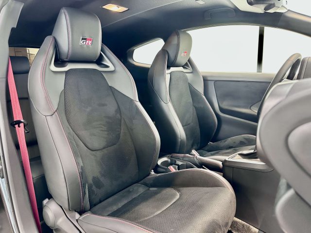 TOYOTA Yaris usata, con Servosterzo