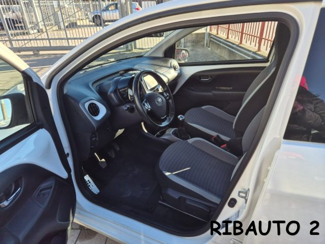 TOYOTA Aygo usata, con Autoradio