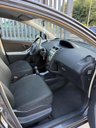 TOYOTA Yaris usata 13