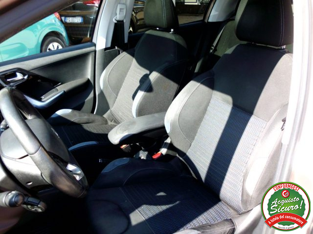 PEUGEOT 208 usata, con Controllo automatico clima