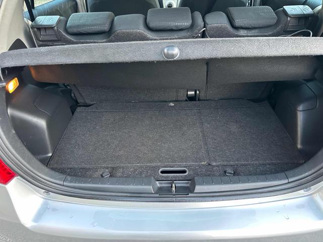 TOYOTA Yaris usata 17