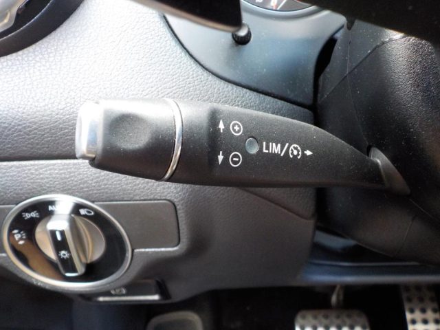 MERCEDES-BENZ GLA 200 usata, con Fari LED