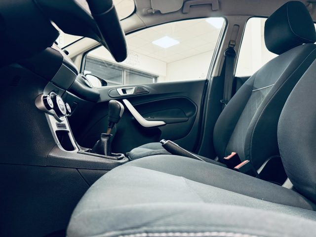 FORD Fiesta usata, con Autoradio