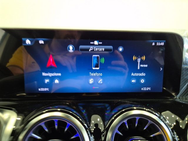 MERCEDES-BENZ GLB 200 usata, con Touch screen