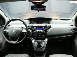LANCIA Ypsilon usata, con USB