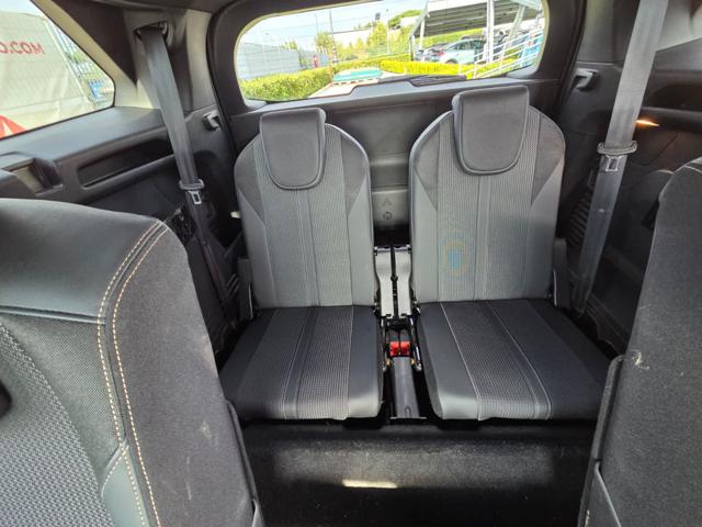 PEUGEOT 5008 usata, con Airbag testa
