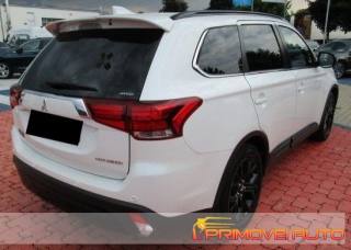 MITSUBISHI Outlander usata, con Autoradio