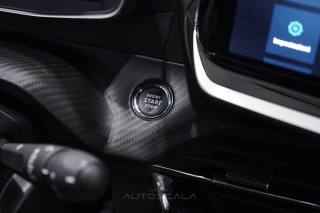 PEUGEOT 2008 usata, con Sensori di parcheggio posteriori