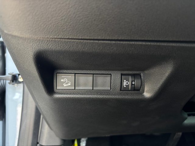 JEEP Avenger usata, con USB