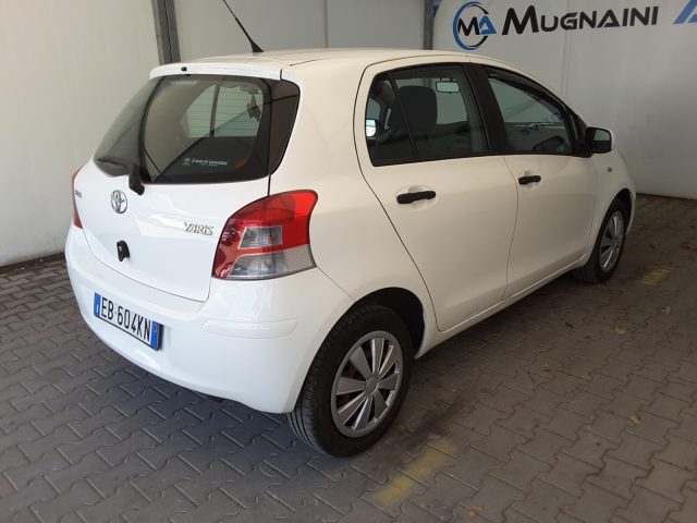 TOYOTA Yaris usata 11