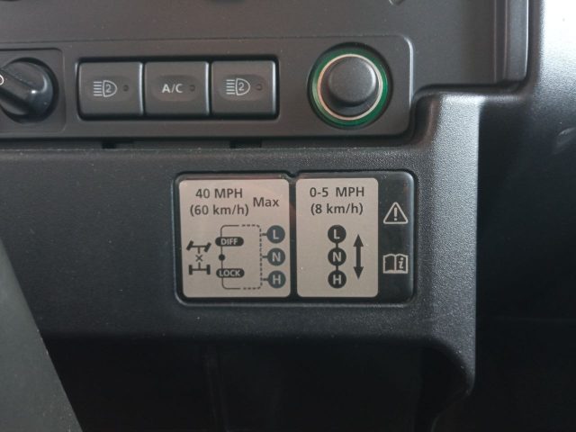 LAND ROVER Defender usata 24