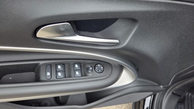 JEEP Avenger usata, con Interni in pelle