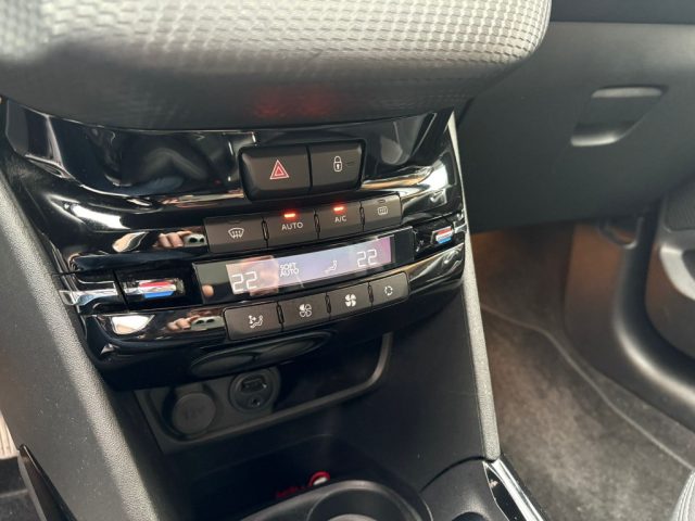 PEUGEOT 2008 usata, con Controllo automatico clima