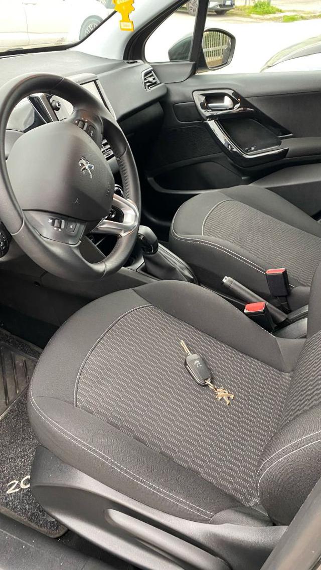 PEUGEOT 208 usata, con Autoradio