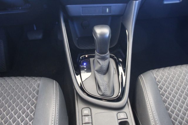 TOYOTA Yaris usata, con Autoradio digitale