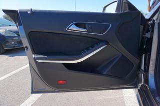 MERCEDES-BENZ CLA 180 usata, con Sedile posteriore sdoppiato