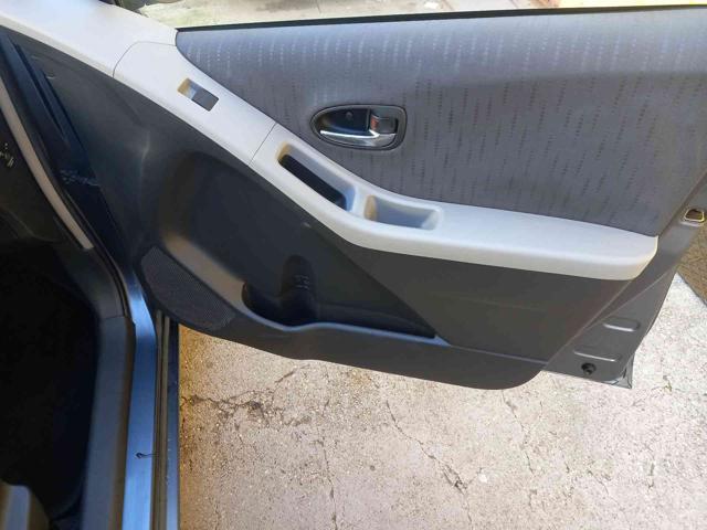 TOYOTA Yaris usata 21