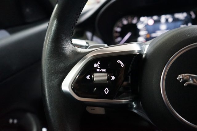 JAGUAR E-Pace usata, con Sensori di parcheggio anteriori