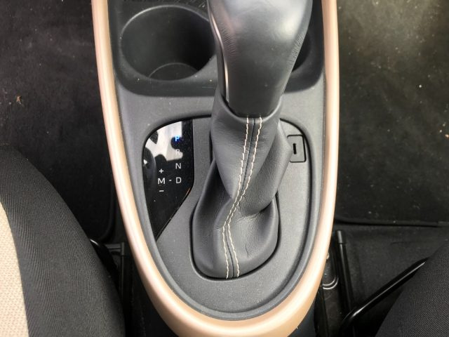 TOYOTA Aygo X usata, con Controllo automatico clima