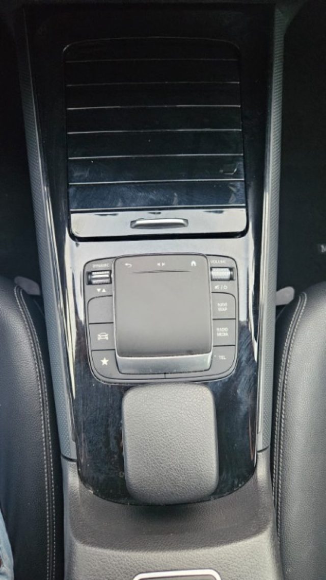 MERCEDES-BENZ GLA 200 usata, con Bracciolo