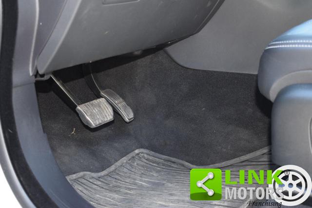 LAND ROVER Range Rover Velar usata, con Luci diurne LED