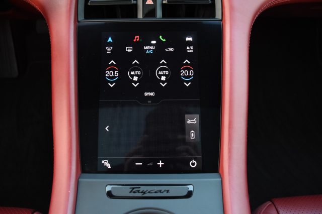 PORSCHE Taycan usata, con Luci diurne LED